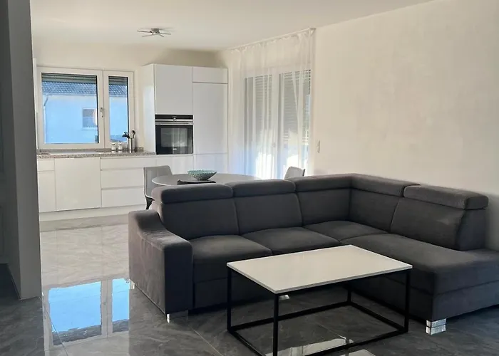 Villa Haus-villa Moderne In Wallersdorf-haidlfing *